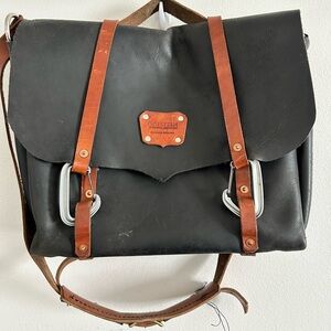 JACKSON TRADING COMPANY Messenger Bag-Black